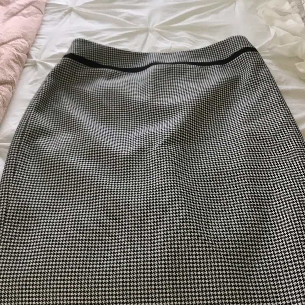 Black and white houndstooth skirt
